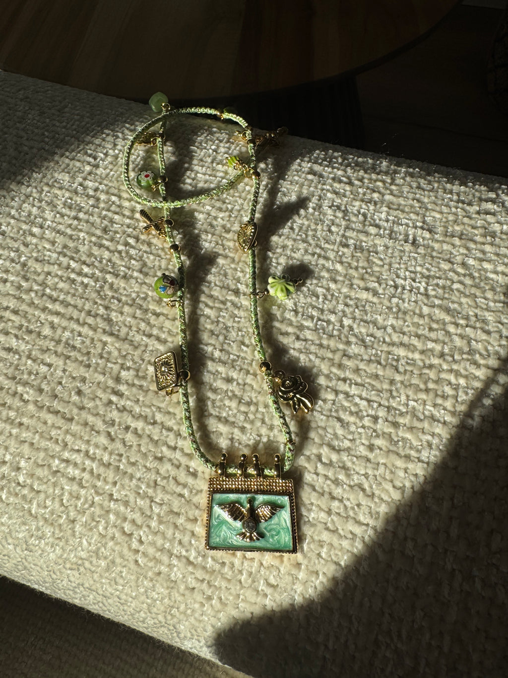 Collar verde calendario Romao