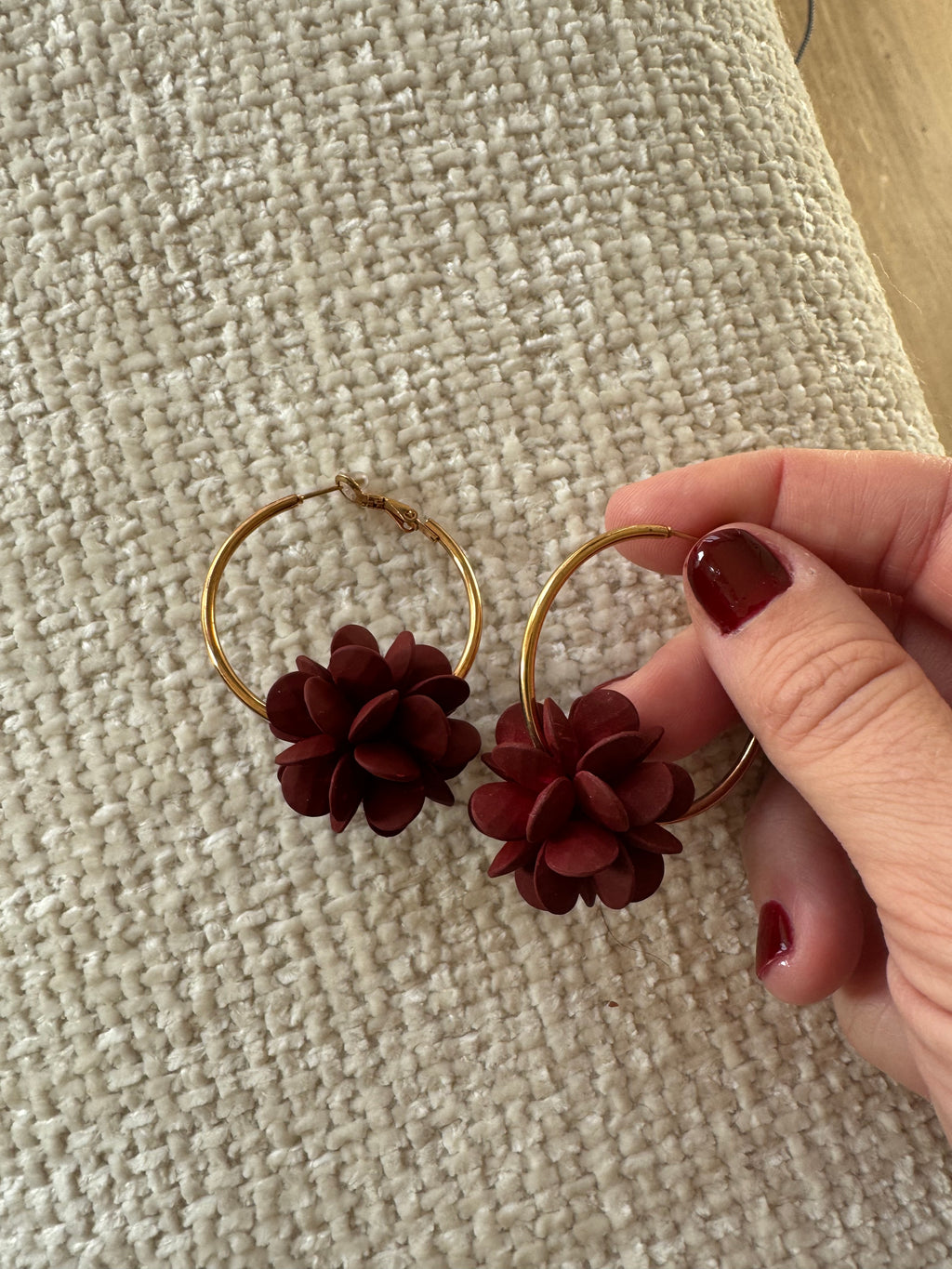 Pendientes flor vino